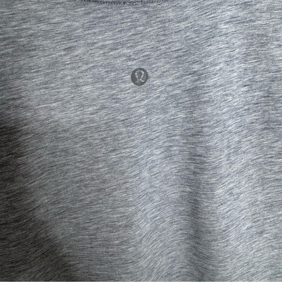 Lululemon Women's Love Tee V-Neck Short Sleeve Shirt Heathered Grey Size 8 - Picture 4 of 5